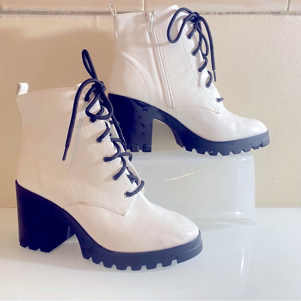 BP White Ankle Boots/Black Laces Platform Block Heels Size 81/2M